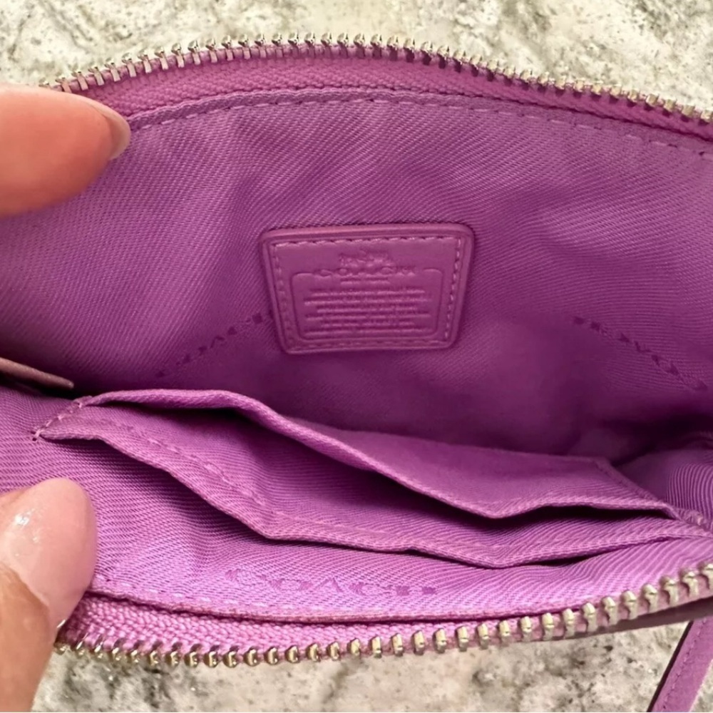 COACH Wristlet Crossgrain Leather Limited Edition w hangtag Violet Orchid - Picture 4 of 8